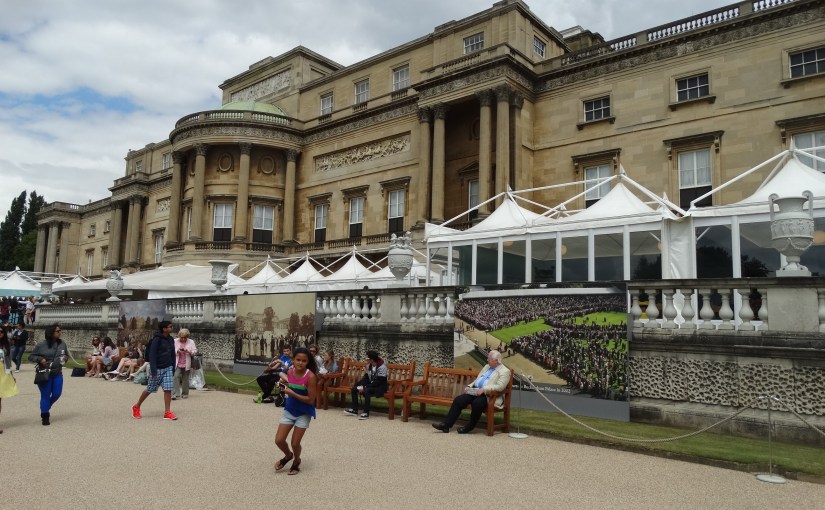 The Retirees go Abroad – London in July – Buckingham&nbsp;Palace