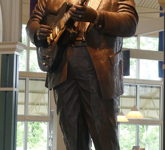 The Retirees visit Memphis and the&nbsp;King